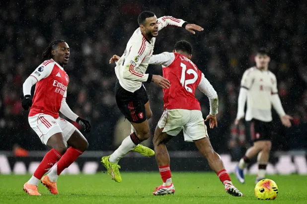 من المواجهة التي جمعت أرسنال وليفربول في لندن (رويترز)