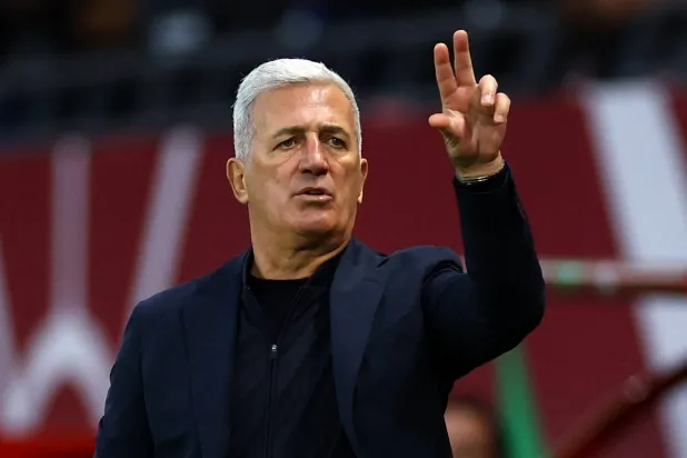 فلاديمير بيتكوفيتش مدرب الجزائر (رويترز)