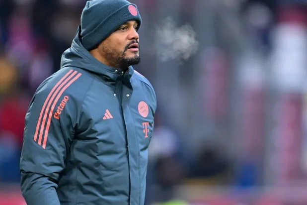 فينسنت كومباني المدير الفني لفريق بايرن ميونيخ الألماني (د.ب.أ)