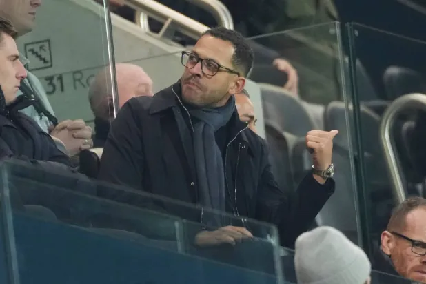 ليام روزنير مدرب تشيلسي الجديد (أ.ب)