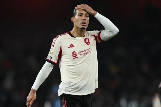 الهولندي فيرجيل فان دايك قائد ليفربول (رويترز)