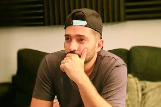 رامي شلهوب لـ«الشرق الأوسط»: أكتب البساطة وألحّن ما يترجم مشاعري