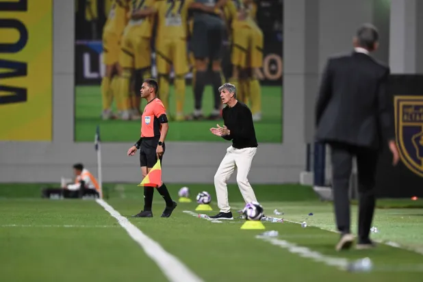  الإسباني إيمانويل ألغواسيل مدرب فريق الشباب (تصوير: عبد الرحمن السالم) 