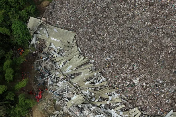 A huge mound of garbage that collapsed Thursday afternoon at a waste segregation facility in Binaliw, Cebu city, central Philippines is seen on Saturday Jan. 10, 2026. (AP Photo/Jacqueline Hernandez)
