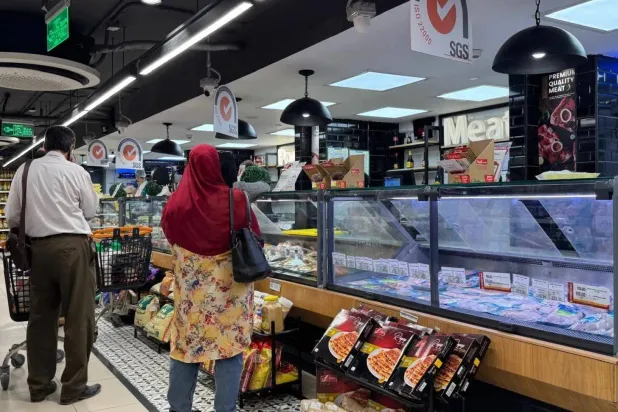 متسوقون في سوبر ماركت بمحافظة الجيزة المصرية (تصوير: عبد الفتاح فرج)