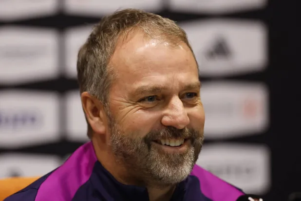 الألماني هانزي فليك مدرب فريق برشلونة (رويترز)