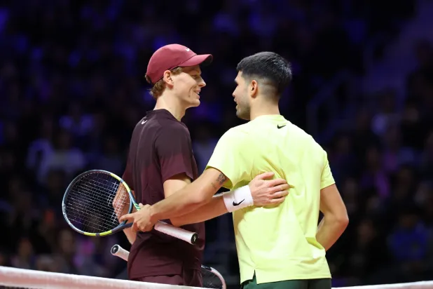 الإسباني كارلوس ألكاراس هزم غريمه الإيطالي يانيك سينر (أ.ب)