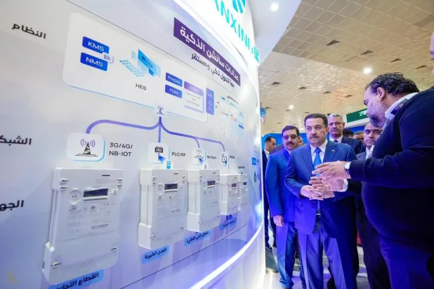 السوداني يتفقد جناح وزارة الكهرباء في معرض ومؤتمر طاقة العراق (إكس)