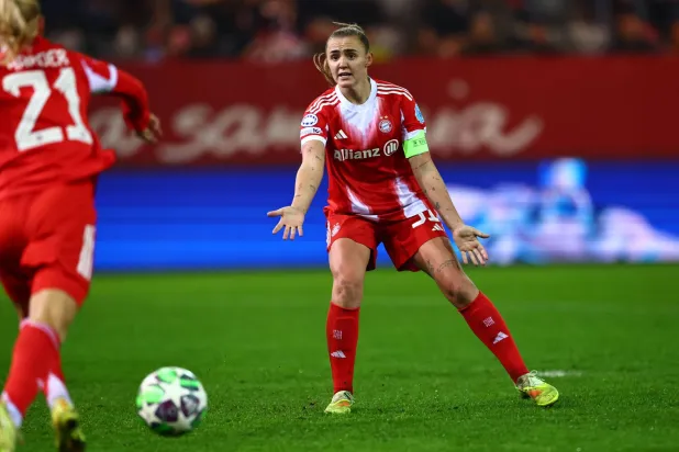 لاعبة الوسط الإنجليزية جيورجيا ستانواي (إ.ب.أ)