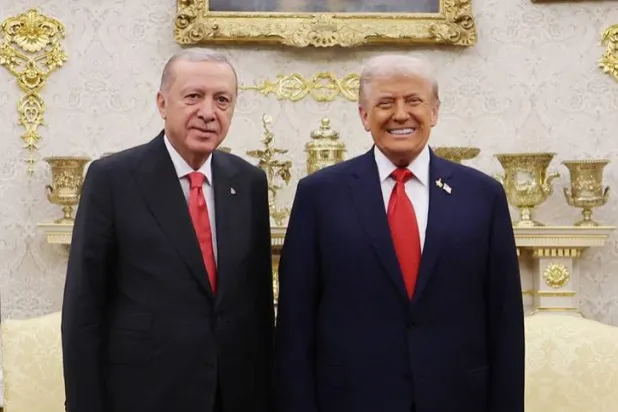 الرئيس الأميركي دونالد ترمب خلال استقباله نظيره التركي رجب طيب إردوغان في البيت الأبيض 25 سبتمبر 2025 (الرئاسة التركية)