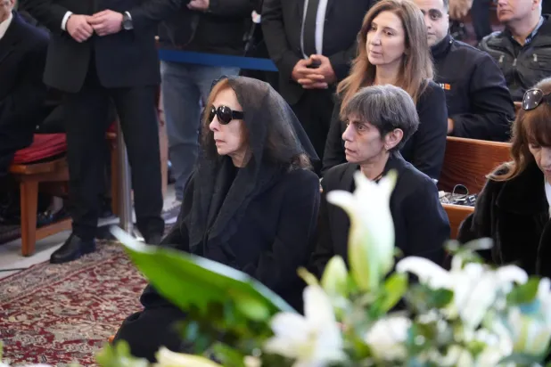 فيروز وابنتها ريما في إلقاء النظرة الأخيرة على الراحل هلي (خاص الشرق الأوسط)