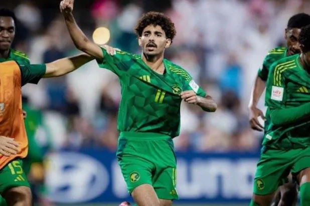 صبري دهل بقميص الأخضر السعودي الأولمبي (الشرق الأوسط)