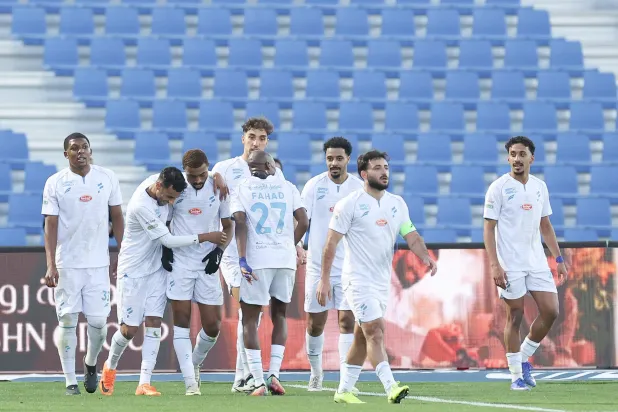 لاعبو الفتح يحتفلون بهدف الفوز على نيوم (تصوير: عدنان مهدلي)