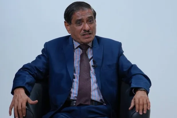 فرج البحسني خلال حديث سابق لـ«الشرق الأوسط» (تصوير: تركي العقيلي)