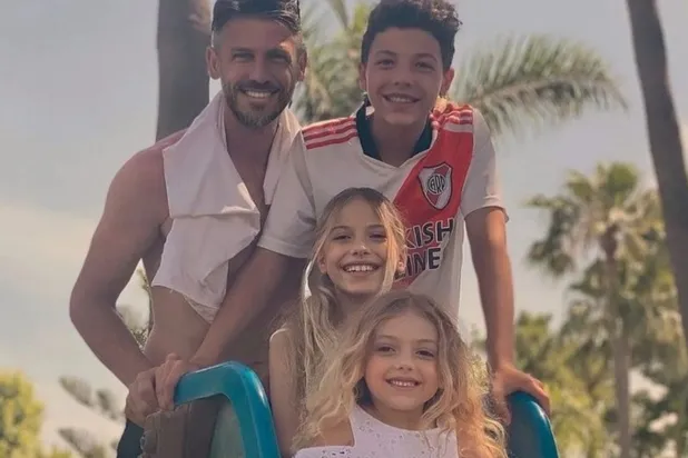 الأرجنتيني مارتن ديميكيليس مع عائلته (حساب اللاعب على منصة إكس)