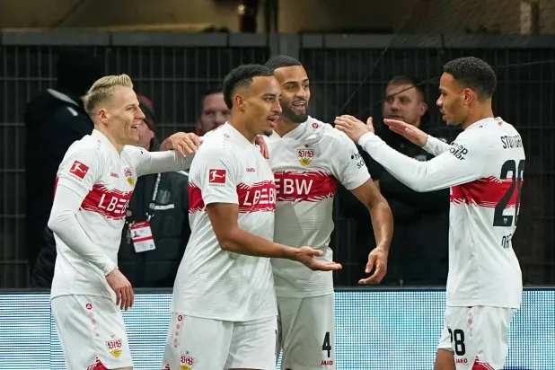 فرحة بأحد الأهداف في شباك ليفركوزن (أ.ب)