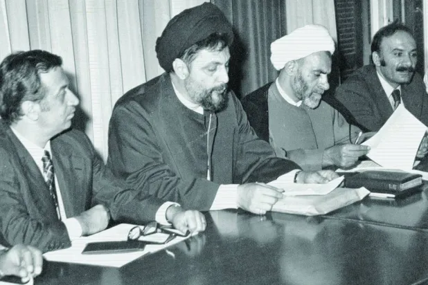 عقد الإمام موسى الصدر مؤتمراً صحفياً، ألقى خلاله كلمته متوسطاً الشيخ محمد مهدي شمس الدين، النائب حسين الحسيني، نقيب الصحافة رياض طه (مركز الإمام موسى الصدر للأبحاث والدراسات)