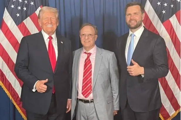 Bishara Bahbah, ABD Başkanı Donald Trump ve Başkan Yardımcısı JD Vance arasında (Bahbah'ın X hesabı)