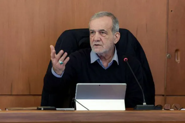 بزشيكان خلال اجتماع للحكومة (الرئاسة الإيرانية)