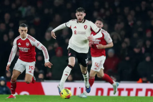 Soccer Football - Premier League - Arsenal v Liverpool - Emirates Stadium, London, Britain - January 8, 2026 Liverpool's Conor Bradley in action with Arsenal's Leandro Trossard Action Images via Reuters/Paul Childs 