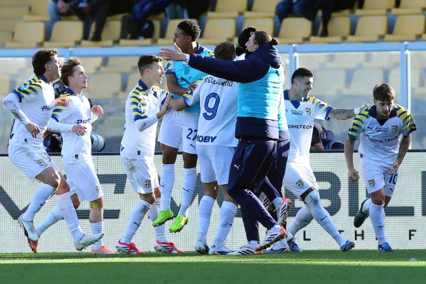 فرحة لاعبي بارما بالفوز على ليتشي (إ.ب.أ)