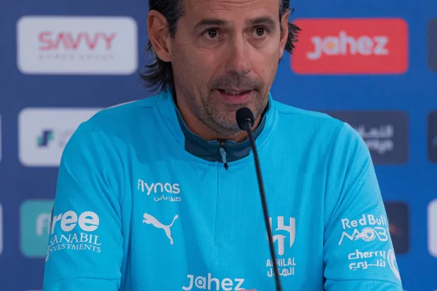 إنزاغي خلال المؤتمر الصحافي (موقع النادي)