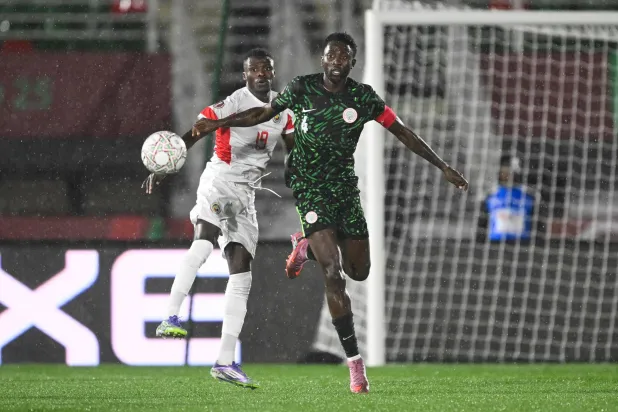 ويلفريد نديدي لاعب وسط المنتخب النيجيري (أ.ف.ب)