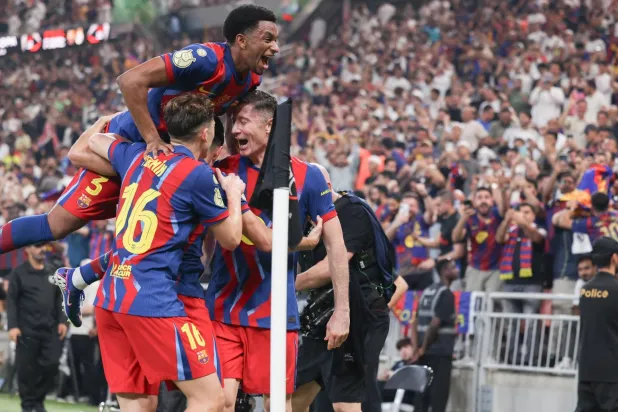 فرحة كاتالونية بالهدف الثاني (تصوير: عدنان مهدلي) 