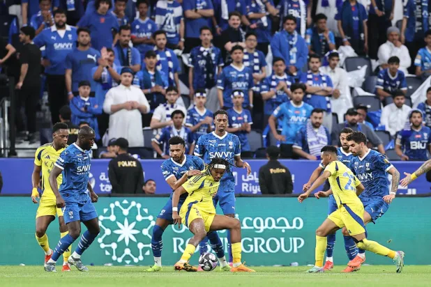 الصراع قائم والمنافسة التاريخية محتدمة في ديربيات الهلال والنصر (تصوير: سعد العنزي)