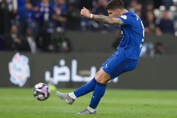 نيفيز رمانة الوسط الهلالية (تصوير: نايف العتيبي)