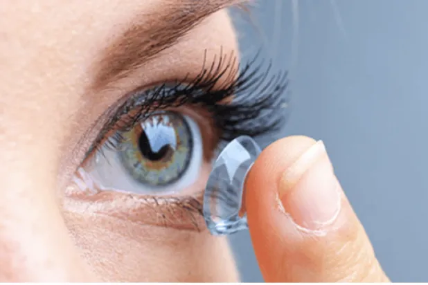 طفيلي نادر يهدد البصر… عدسات لاصقة تتحول بوابةً للعمى