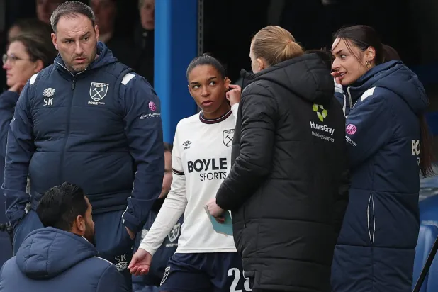 المدربة الجديدة لوست هام حاولت إشراك كاسكارينو مع بداية الشوط الثاني (رويترز)