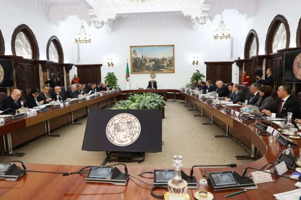 مجلس الوزراء الجزائري في أثناء انعقاده الأحد (الرئاسة)