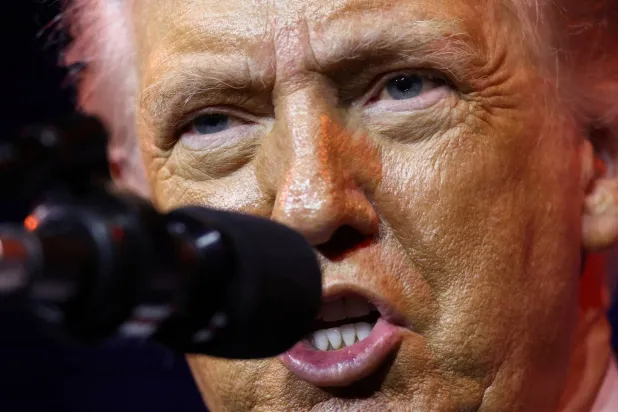 ترمب يلقي كلمة أمام أعضاء مجلس النواب الجمهوريين في مؤتمرهم السنوي - 6 يناير (رويترز)