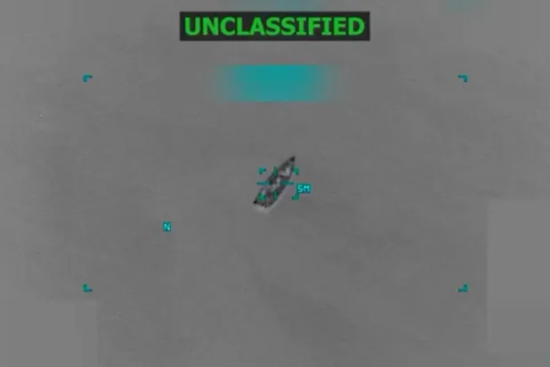 لقطة لقارب استهدفته غارة أميركية في الكاريبي (أرشيفية - رويترز)