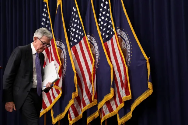 جيروم باول خلال مؤتمر صحافي بعد اجتماع استمر يومين للجنة السوق المفتوحة في مقر «الفيدرالي» بواشنطن 10 ديسمبر 2025 (رويترز)