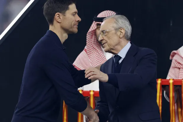 بيريز اتخذ قراراً مفاجئأ بشأن ألونسو (رويترز)