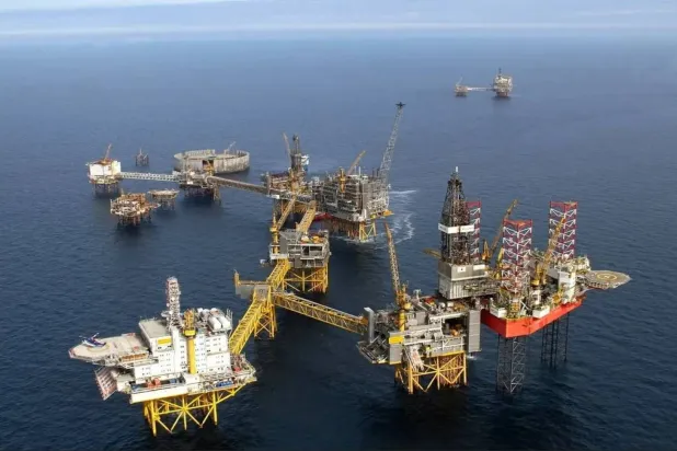 منصات حفر للنفط والغاز بمجمع «إيكوفيسك» الشهير في جنوب بحر الشمال النرويجي (شركة كونوكوفيليبس)