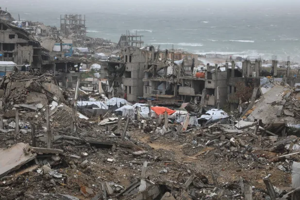 مبانٍ مدمرة في مدينة غزة شمال القطاع يوم الثلاثاء (د.ب.أ)