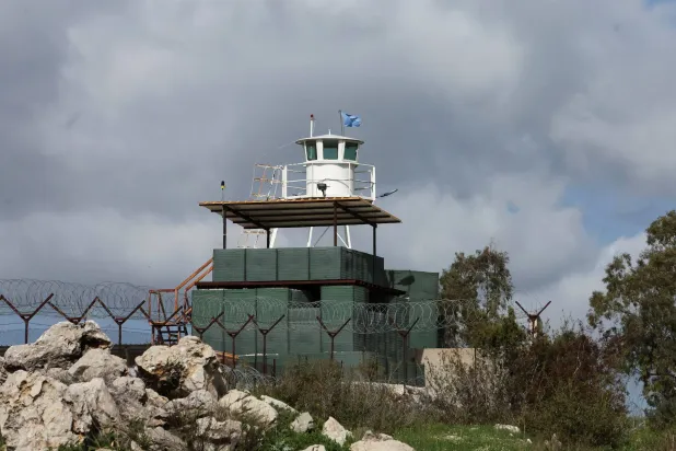 صورة لموقع تابع لقوات «يونيفيل» في جنوب لبنان بالقرب من الحدود مع إسرائيل (رويترز - أرشيفية)