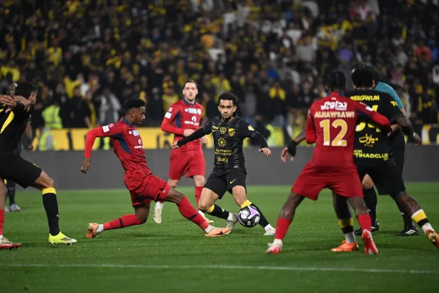 حسم التعادل الإيجابي 1-1 المواجهة التي أقيمت في أبها (تصوير: علي خمج) 