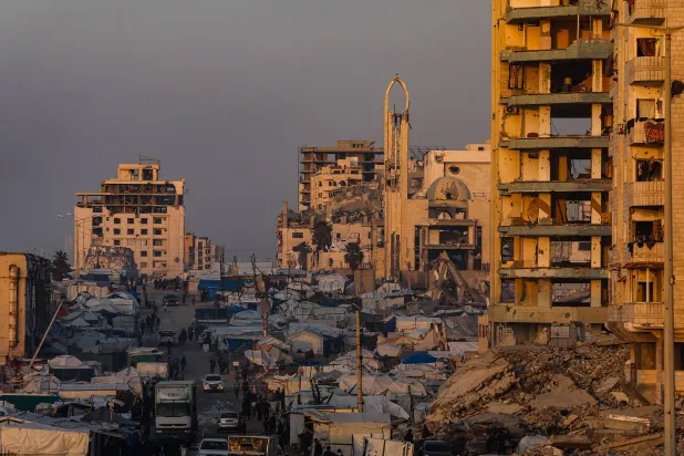 Internally displaced Palestinians move between the ruins of destroyed buildings at Al Rashid road in the west of Gaza City on, 06 January 2026, amid a ceasefire between Israel and Hamas. (EPA)