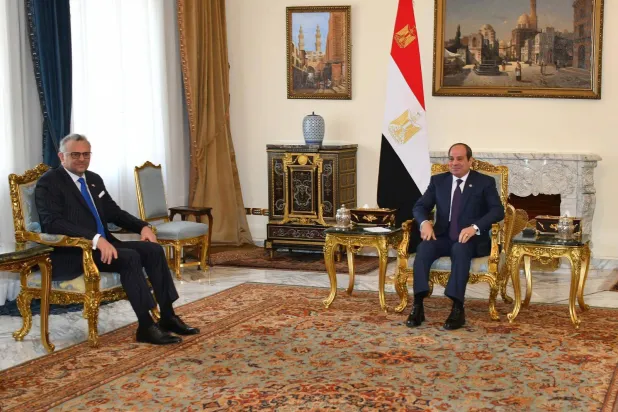 الرئيس المصري عبد الفتاح السيسي خلال استقبال مسعد بولس كبير مستشاري الرئيس الأميركي للشؤون العربية والأفريقية (الصفحة الرسمية للمتحدث باسم رئاسة الجمهورية)