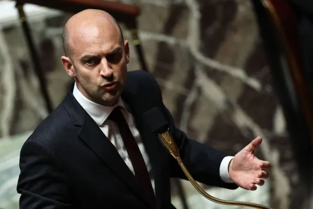 وزير الخارجية الفرنسي جان نويل بارو خلال جلسة أسئلة موجهة إلى الحكومة في الجمعية الوطنية بباريس 13 يناير 2026 (أ.ف.ب)