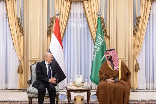 A photo posted by Saudi Defense Minister Prince Khalid bin Salman of his meeting with Yemen’s Presidential Leadership Council (PLC) Chairman Dr. Rashad al-Alimi. 