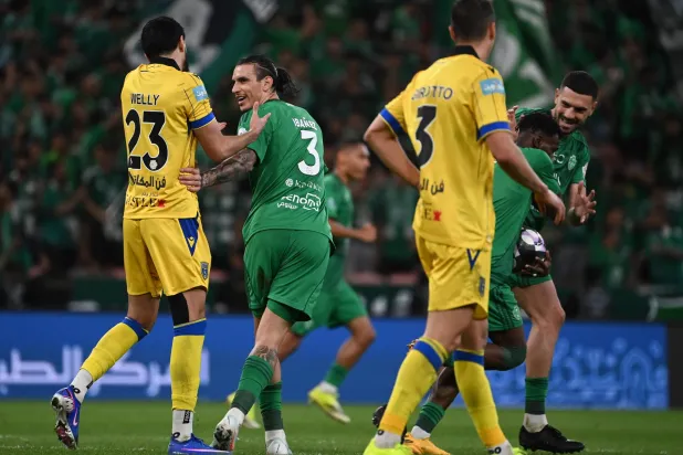 شهدت مواجهة الأهلي والتعاون أحداثاً مثيرة للجدل في ختام المباراة التي كسبها الأهلي (تصوير: علي خمج) 
