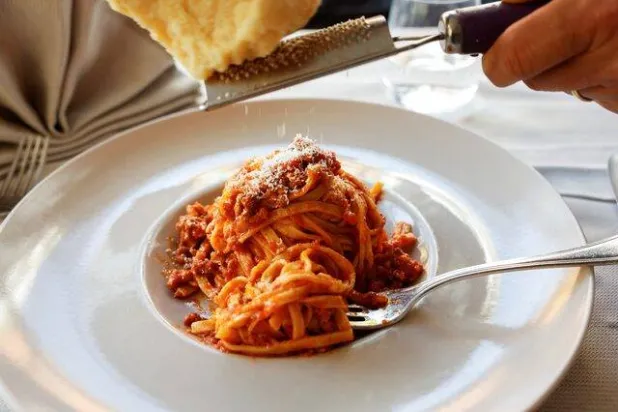 تناول المعكرونة المتبقية من اليوم السابق أفضل لمستوى السكر في الدم من تناول المعكرونة الطازجة (رويترز)