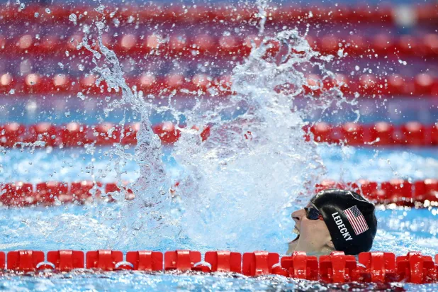 ليديكي تسجل ثاني أسرع زمن في سباق 1500 متر سباحة حرة 