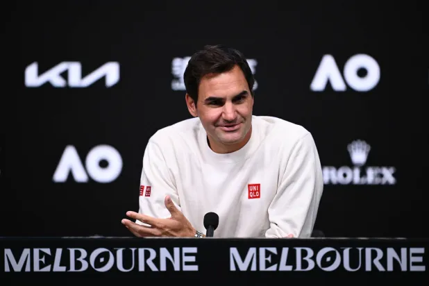 فيدرر: منافسة ألكاراس وسينر أضافت طاقة جديدة للتنس