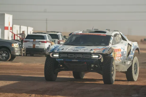 متسابق لدى وصوله نهاية المرحلة من بيشة إلى الحناكية (الشرق الأوسط)